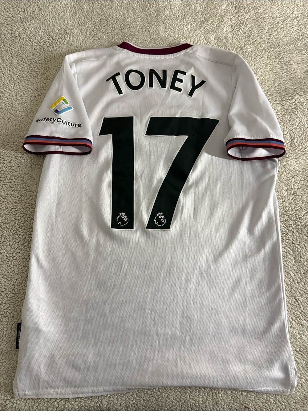Brentford #17 Ivan Toney 2021-22 Umbro Third Premier League Away Jersey - Picture 1 of 10